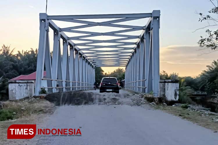 Kondisi jembatan Kuala Tripa setelah diperbaiki usai jebol. Foto: T. Khairul Rahmat Hidayat/TIMES Indonesia)