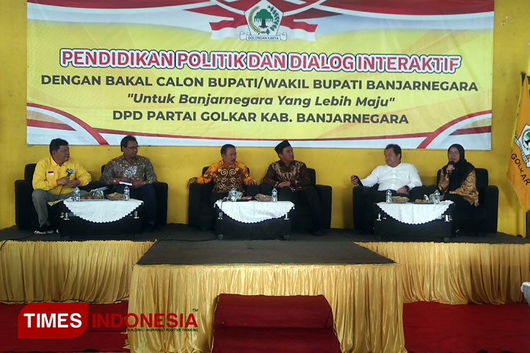 DPD Golkar Banjarnegara gelar dialog politik bersama 4 bakal calon bupati dan wakil bupati di Aula gedung Golkar Banjarnegara, Minggu (7/7/2024). (Foto: Muchlas Hamidi/TIMES Indonesia)