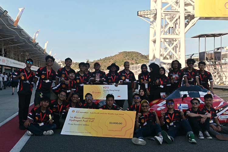 Delegasi UB yang tergabung dalam tim Apatte Elang Energi yang berhasil membawa pulang 2 Juara Dalam Shell Eco Marathon 2024. (FOTO: Istimewa)