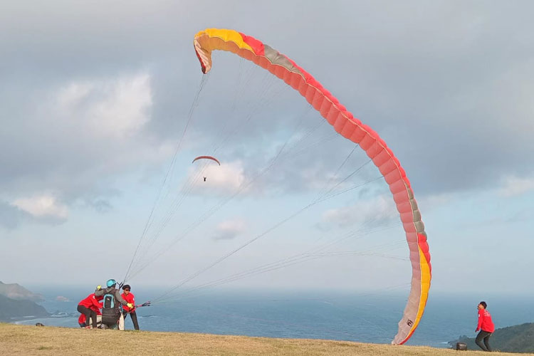 Asian League Paragliding Accuracy 2024 dimulai di SkyLancing Desa Mekarsari, Kecamatan Praya Barat, Kabupaten Lombok Tengah. (Foto: TI PHOTO NETWORK)
