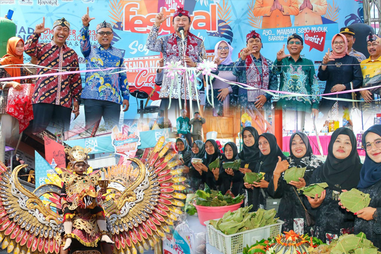Acara Sendangagung Batik Carnival dan Festival Sego Muduk yang diselenggarakan Pemerintah Desa Sendangagung dibuka Bupati Lamongan Yuhronur Efendi. (Foto: Pemdes Sendangagung for TIMES Indonesia)