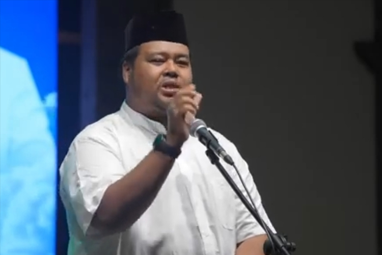 Kepala Sub Seksi Ideologi,politik, Pertahanan Keamanan, Sosial, Budaya Dan Kemasyarakatan, Teknologi Informasi, Kejaksaan Negeri Lamongan, Nugroho Satya Basuki SH memberikan sosialisasi gempur rokok ilegal.