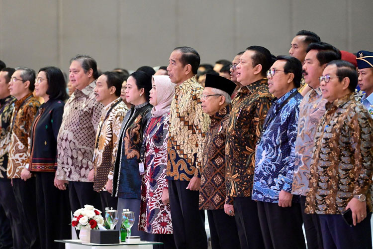 Presiden Jokowi bersama pimpinan MPR dan kepala lembaga negara menghadiri penyerahan LHP LKPP dari BPK kepada pemerintah pusat, di Jakarta, Senin (8/7/2024). (Foto: MPR RI)