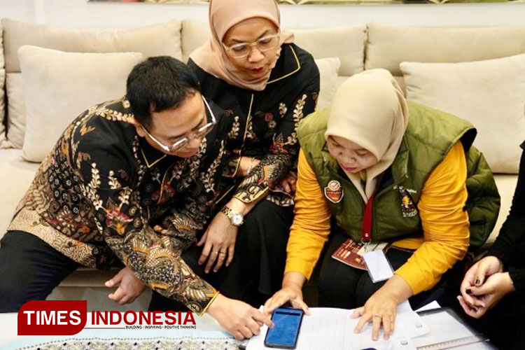 Anggota Bawaslu RI, Puadi mengawasi proses coklit di kediamannya, Jakarta Barat pada Jumat (5/7/2024) (FOTO: Bawaslu RI for TIMES Indonesia)