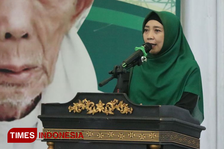 Rektor Universitas Hamzanwadi saat hadir dipengkuhan 104 lulusan PPG 2024. (FOTO: Humas Universitas Hamzanwadi)