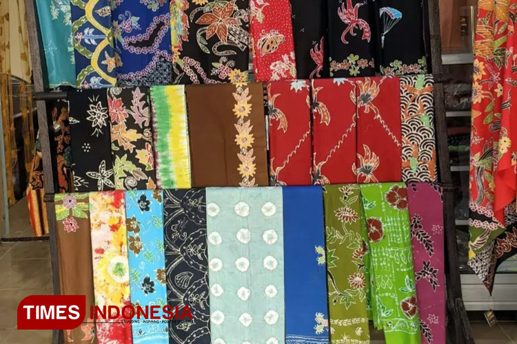 kain-batik-bermotif-paralayang.jpg