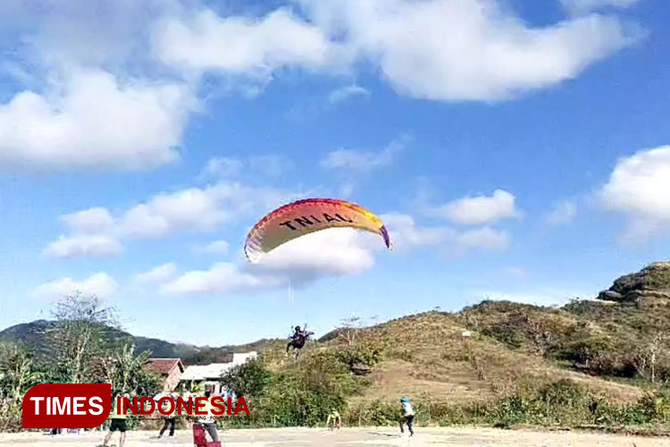 Hari ke-2 Asian League Paragliding Accuracy 2024 di SkyLancing, Desa Mekarsari, Kecamatan Praya Barat, Kabupaten Lombok Tengah. (Foto: Jafar/TIMES Indonesia)
