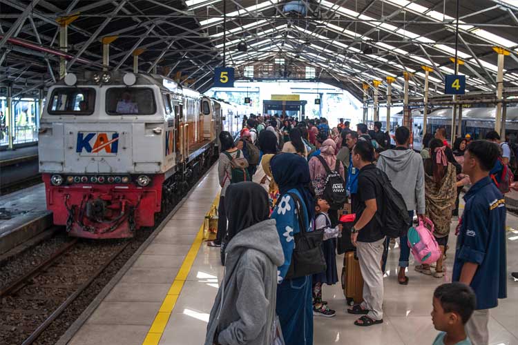 Semester I 2024, PT KAI Daop 2 Bandung Catat 1,7 Juta Lebih Penumpang KA Jarak Jauh