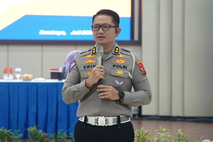 Kasubdit Regident Ditlantas Polda Jatim AKBP R. Erik Bangun Prakasa saat membuka pelatihan 