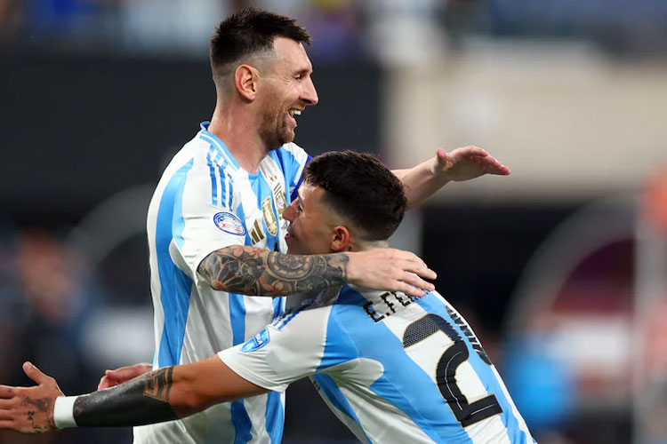 Kapten Argentina Lionel Messi merayakan golnya ke gawang Kanada dalam pertandingan semifinal Copa America 2024, Rabu (10/7/2024). Pertandingan ini dimenangi Argentina 2-0. (foto: x)