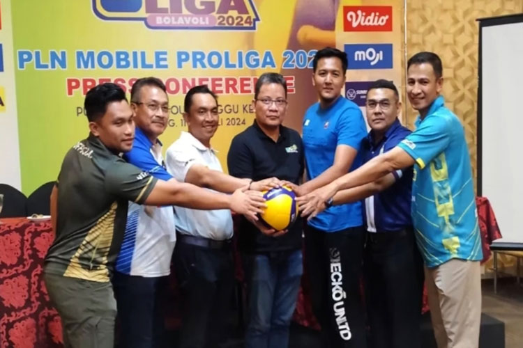 Wakil Direktur Proliga Reginald Nelwan saat press conference final four PLN Mobile Proliga seri Semarang. (FOTO: PBVSI)