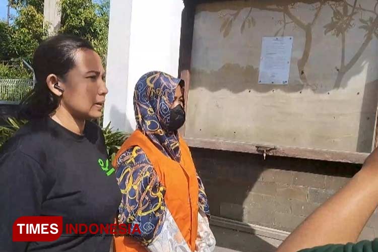 Tersangka Tipikor PNPM Tabanan senilai Rp5 Miliar ditangkap di Mataram setelah 3 kali mangkir dari panggilan Kejaksaan. (Foto: Susi/Times Indonesia)