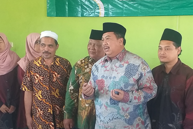 Warsubi seusai kegiatan di Kecamatan Ngoro Jombang hendak berangkat ke Jakarta karena dipanggil oleh Sekertaris Jenderal Partai Gerindra Ahmad Muzani. (Foto: Rohmadi/TIMES Indonesia)