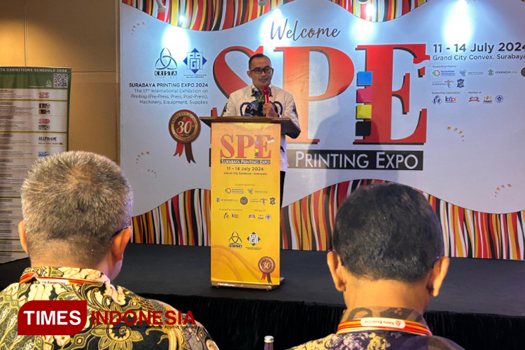 Kepala Disperindag Jatim Dr Iwan S.Hut., M.M mewakili Pemprov Jatim saat membuka pameran mesin percetakan Surabaya Printing Expo (SPE) 2024 di Grand City Convex, Kamis (11/7/2024).(Foto : Lely Yuana/TIMES Indonesia)Foto 2 : Pameran mesin