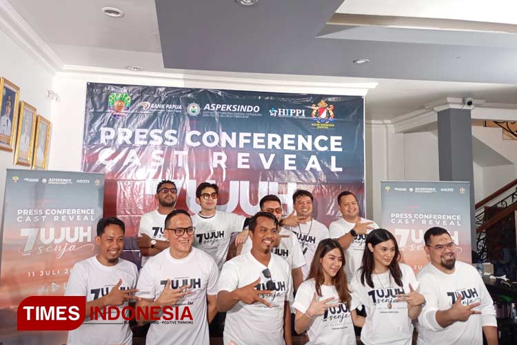 Para Cast dan perwakilan ASPEKSINDO, HIPPI dan Bapepan KADIN yang mendukung film 7ujuh Senja. (FOTO: Fahmi/TIMES Indonesia)