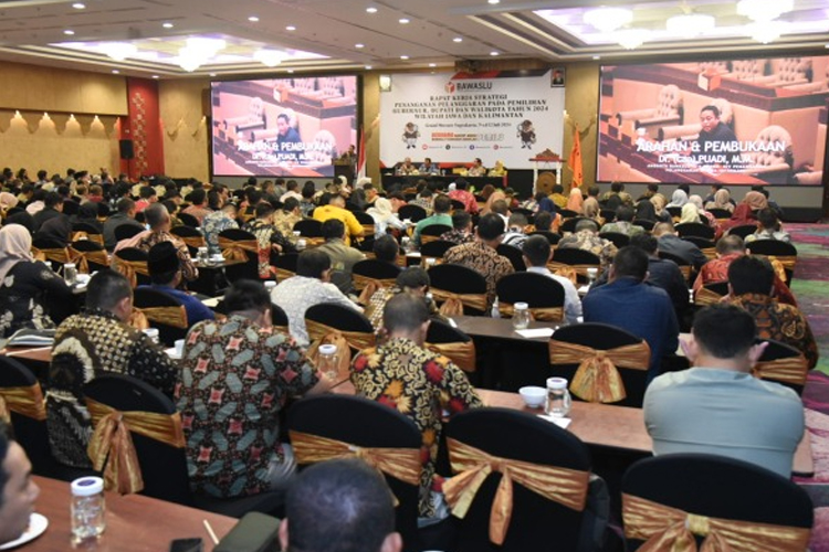 Rapat Kerja Strategi Penanganan Pelanggaran pada Pemilihan 2024 Wilayah Jawa dan Kalimantan, di Yogyakarta, Selasa (9/7/2024) yang dihadiri Anggota Bawaslu RI, Puadi (FOTO: Bawaslu RI for TIMES Indonesia)