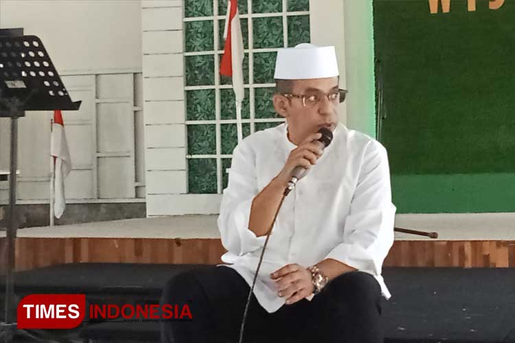 Rizal Bawazier memberikan gagasan komitmen di hadapan puluhan wartawan pada acara halalbihalal. (Foto: Ragil/TIMES Indonesia)