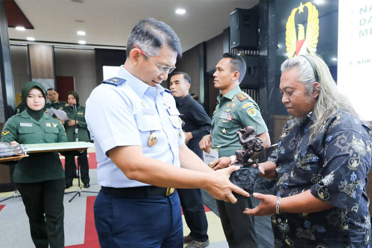 Jurnalis timesindonesia.co.id, Joko Wiyono, meraih Juara II penulisan TMMD ke 120 di Kodim 0813/Bojonegoro.