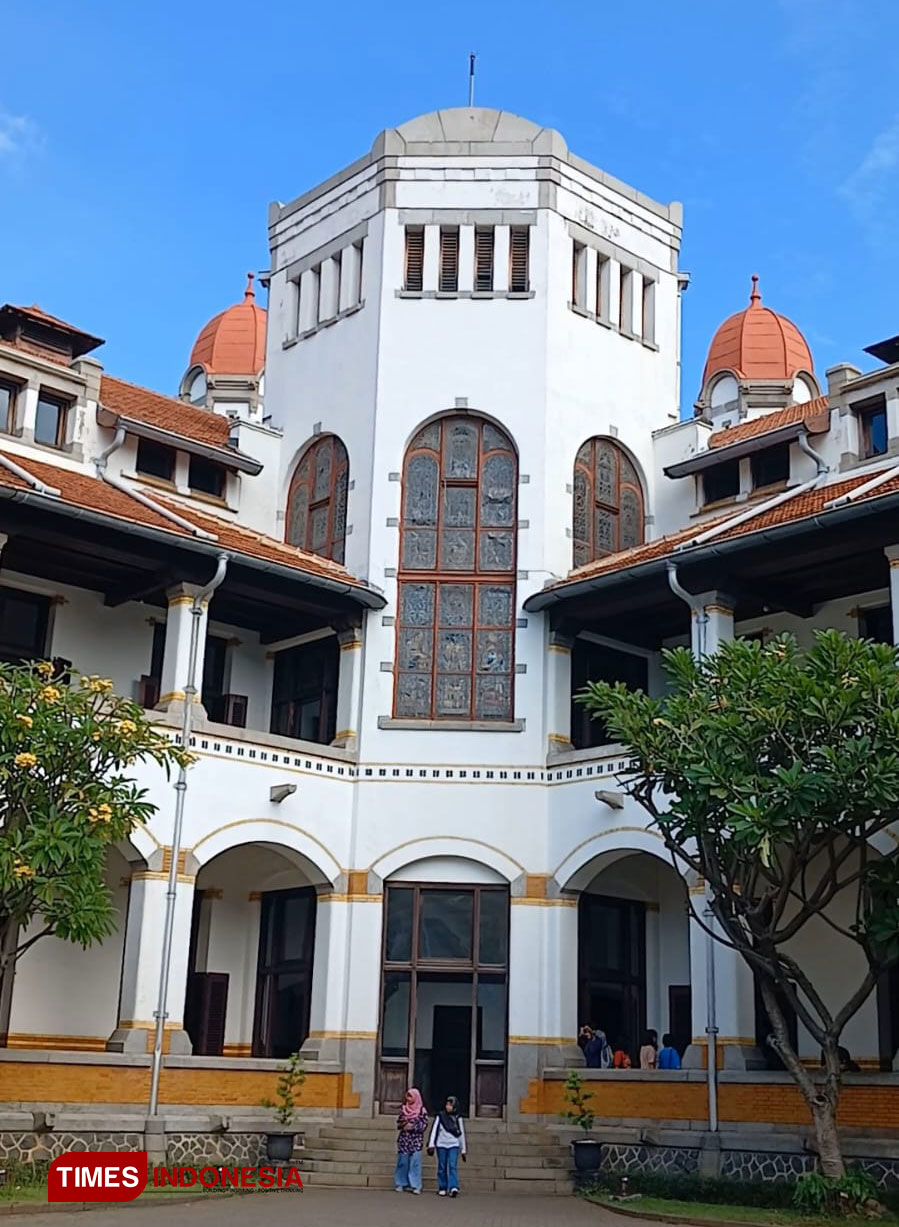 Menara-Lawang-sewu-a.jpg