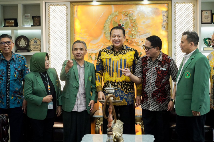 Ketua MPR RI Bambang Soesatyo bersama Anggota Komisi X DPR RI dan Jajaran FISIPOL Universitas Wahid Hasyim di Jakarta, Rabu (10/7/24). (Foto: dok MPR RI)