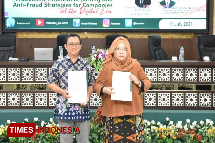 Dekan FEB Unisma Malang bersama Association Certified Fraud Examiner (ACFE) usai melakukan penandatanganan MoU.