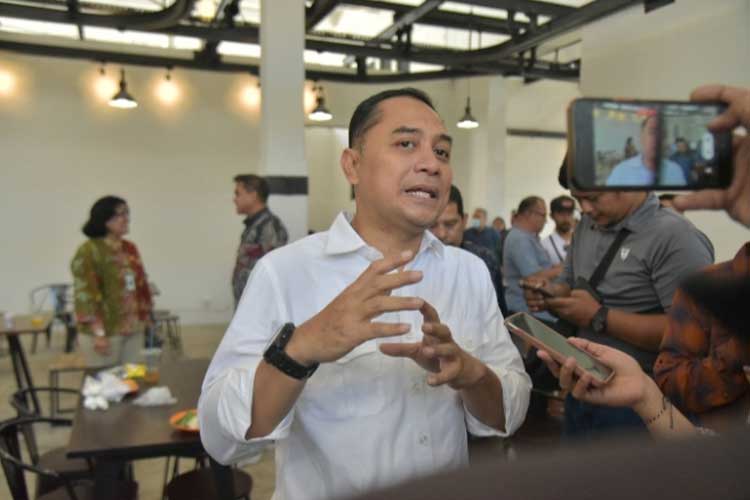 Wali Kota Surabaya Eri Cahyadi saat ditemui usai makan siang di kawasan serambi ampel. (Foto: Dok. Pemkot Surabaya for TIMES Indonesia) 
