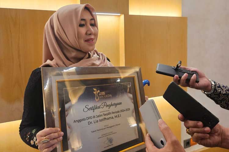 Dedikasi untuk Jawa Timur, Lia Istifhama Raih Penghargaan Tokoh Inspiratif Penggerak Literasi