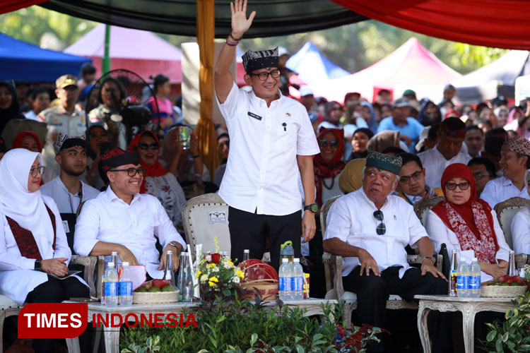 Menparekraf, Sandiaga Uno, saat menyaksikan pagelaran BEC 2024. (Foto : Dokumentasi TIMES Indonesia)
