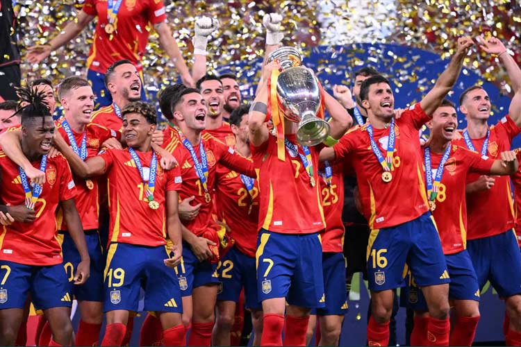 Spanyol menjadi tim pertama Eropa yang sukses 4 kali juara. Juara Euro 1964, 2008, 2012, dan 2024. (Getty Images))