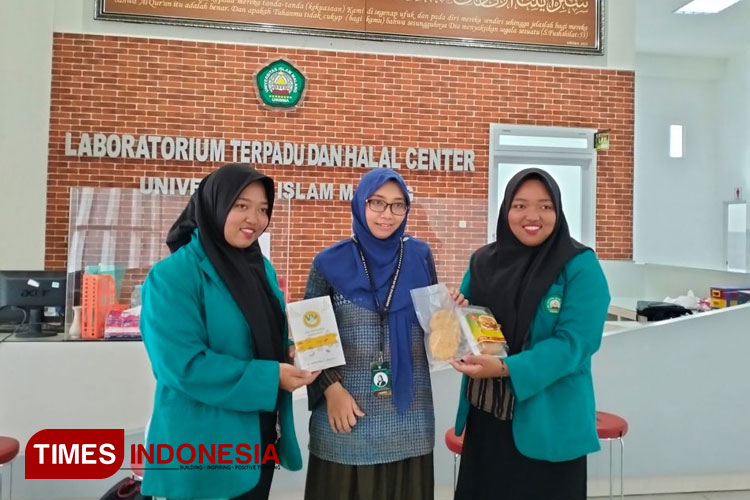 Tim P2MW “Veggie Burger” melakukan kepengurusan Halal di Halal Center Unisma. (FOTO: AJP TIMES Indonesia)