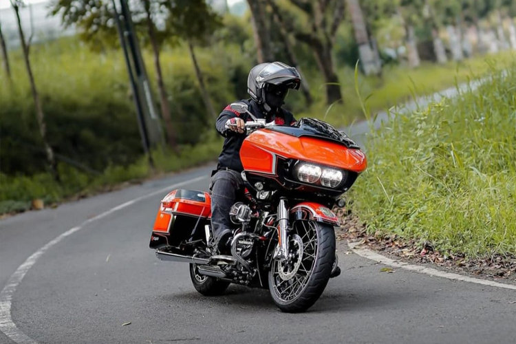 Tonny Wahyudi kala riding menggunakan Harley Davidson. (Foto: Dok. Pribadi)