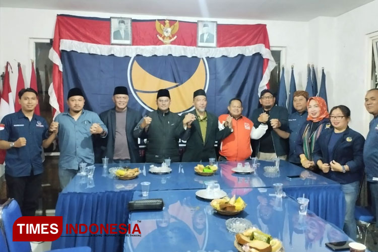 DPD NasDem Kota Malang saat menerima kunjungan DPD PKS Kota Malang. (FOTO: Rizky Kurniawan Pratama/TIMES Indonesia)