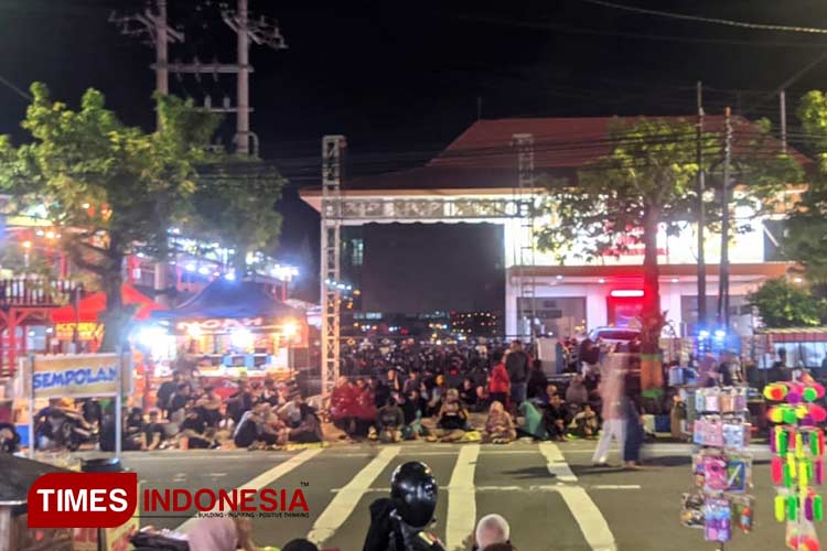 Videotron Pasar Sawo Kerap Mati, Penonton Festival Rontek Pacitan Kecewa