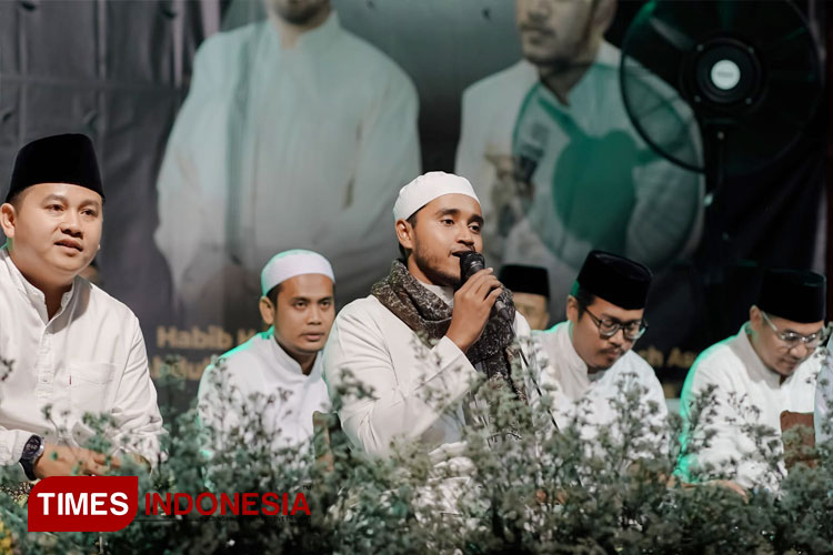 Ribuan Jemaah Bersholawat di Haul Pertama Hj. Sri Nur Handayani Binti Pono Wijoyo Sragen