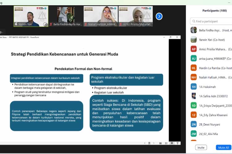Yarwin Yari memaparkan materi pertama tentang pendekatan edukasi kebencanaan untuk generasi muda dalam webinar “Generasi Muda Tangguh” dengan tema “Peran Remaja dan Pemuda dalam Penanggulangan Bencana di Indonesia”.