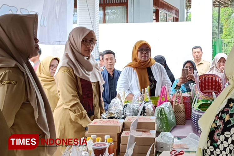 Bupati Banyuwangi Terus Dorong Mantan TKI Kembangkan Usaha UMKM