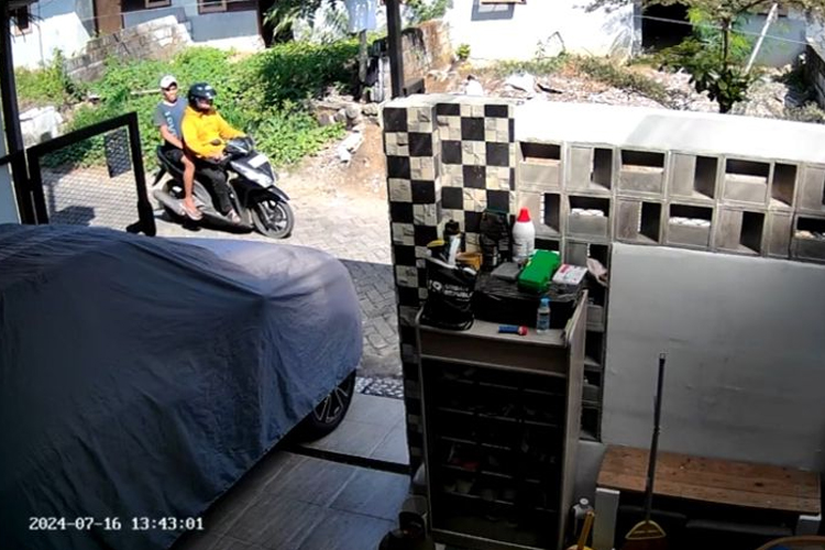 Aksi Maling Motor di Kota Malang Terekam CCTV