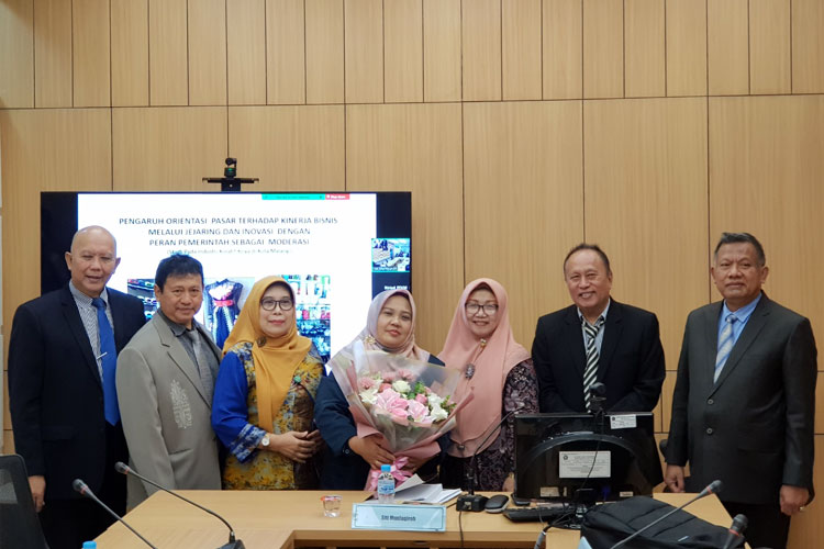 Teliti Industri Kreatif Kriya di Kota Malang, Dosen ABM Malang Raih Gelar Doktor di UB