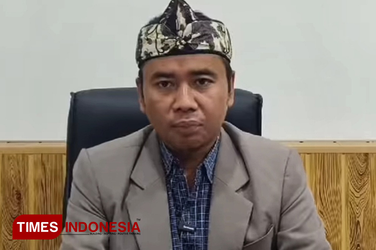 Ketua KPU Pangandaran Muhtadin memaparkan anggota DPRD terpilih (FOTO: Syamsul Ma'arif/TIMES Indonesia)