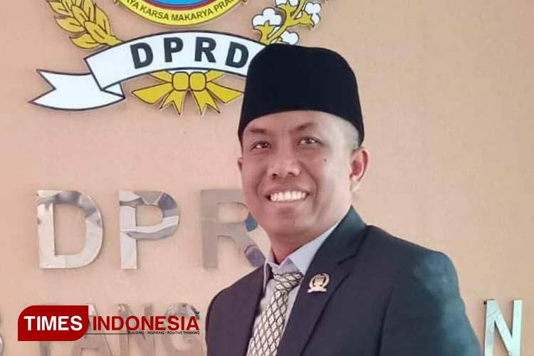 Panitia Khusus (PANSUS) III DPRD Pangandaran Solehudin paparkan rekomendasi atas opini WDP (FOTO: Syamsul Ma'arif/TIMES Indonesia)