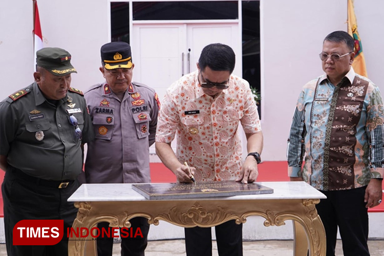 Wali Kota Samarinda Andi Harun meresmikan gedung serba guna didampingi Forkopimda. (Foto: Diskominfo for TIMES Indonesia)
