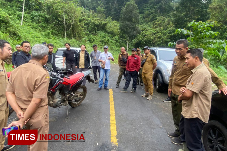Meninjau Proses Pembangunan Jalur Lintas Selatan (JLS) Banyuwangi - Jember (FOTO: Humas Pemkab Banyuwangi for TIMES Indonesia)