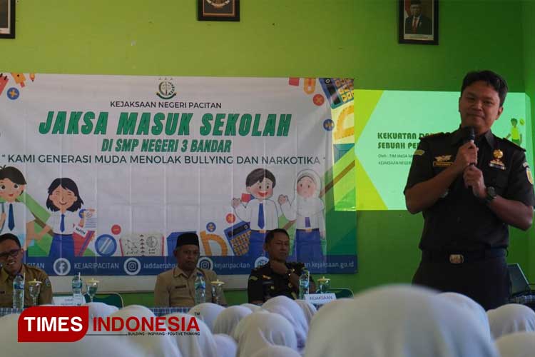 Kasi Intelijen Kejari Pacitan, Yusaq Djunarto, menjelaskan program JMS (Foto: Rojihan/TIMES Indonesia)