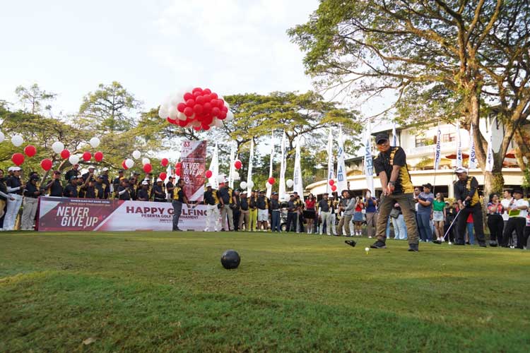 Open Golf Tournament 2024 ”Never Give Up” dalam rangka menyambut HUT ke-63 Bank Jatim di Taman Dayu Golf & Resort, Sabtu (13/7/2024). (FOTO: Dok. Humas Bank Jatim)