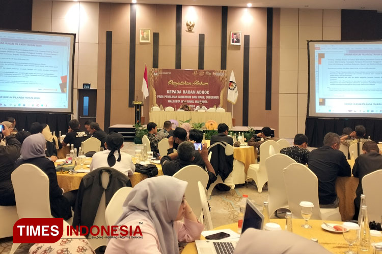 Sejumlah PPK, PPS antusias mengikuti Penyuluhan Hukum di Ballroom Hotel Santika, Kamis (18/7/2024). (FOTO: Harniwan Obech/TIMES Indonesia)