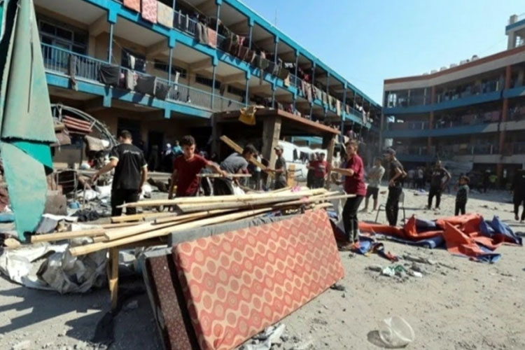 Setidaknya 12 warga Palestina meninggal dunia dalam serangan bom Israel terhadap sekolah yang dikelola PBB. (FOTO: Tasnim News Agency)