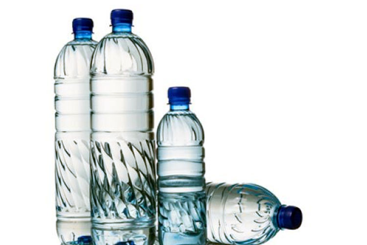 Ilustrasi air minum dalam kemasan. (Foto: Shutterstock)