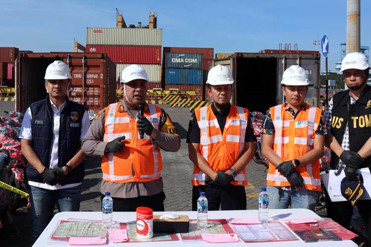 Dokumen ekspor 2 unit mobil dan 34 motor yang berhasil diamankan. Ekspor tujuan Timor Leste dapat dicegah.