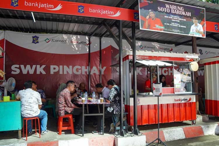 Dirut-Bank-Jatim-Busrul-Iman-dan-Wali-Kota-Surabaya-Eri-Cahyadi-b.jpg