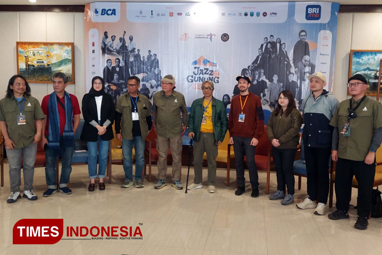 Founder, Kurator serta pendukung pendukung Jazz Gunung Bromo saat konferensi Pers di Papua Meeting Room, Jiwa Jawa Resort Bromo, Jawa Timur. (Foto: Rizky Putra Dinasti/TIMES Indonesia).